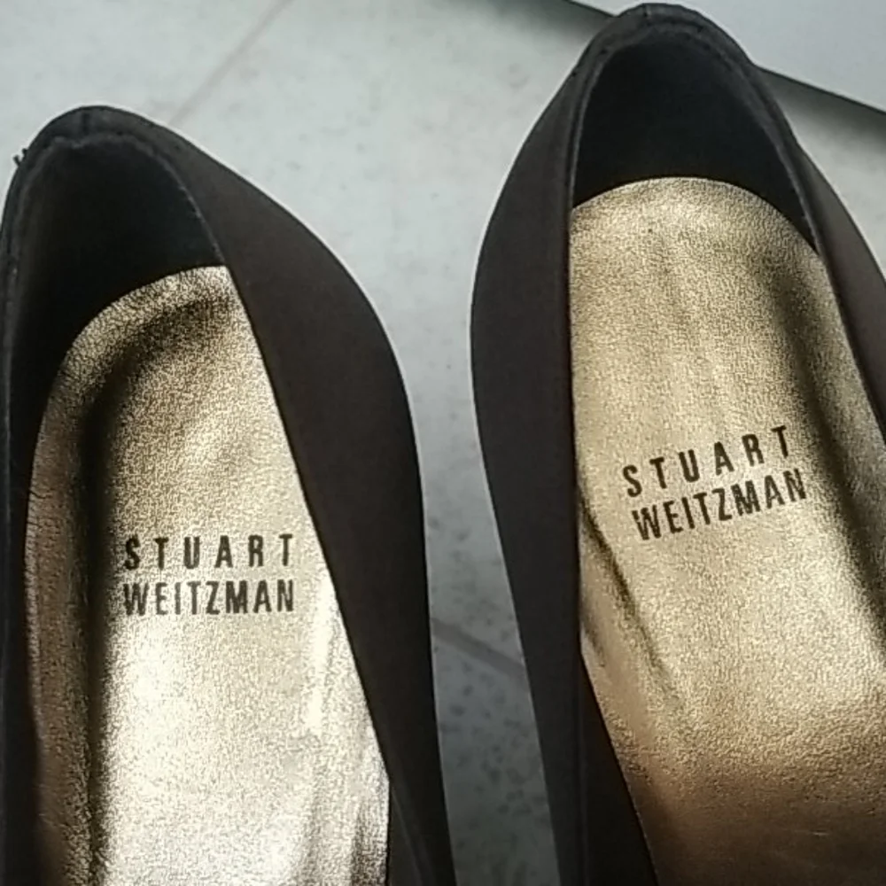 Like New STUART WEITZMAN brown satin peep toe pump